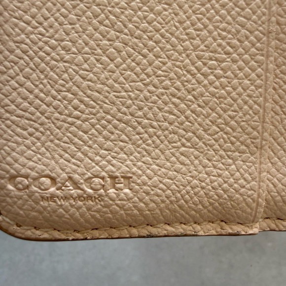 Coach pink pebbled leather wallet with white & gold accents - Picture 6 of 11